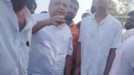 ಬೈಲಹೊಂಗಲ: ಆನಿಗೋಳ, ನಯಾನಗರ ಗ್ರಾಮಗಳ ಮದ್ಯ ಅಪಘಾತ ಗಾಯಗೊಂಡ ಬೈಕ್ ಸವಾರರನ್ನು ಆಸ್ಪತ್ರೆಗೆ ಸಾಗಿಸಿ ಮಾನವೀಯತೆ ಮೆರೆದ ಸಂಸದ ಜಗದೀಶ ಶೆಟ್ಟರ್