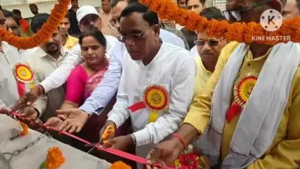बिरनी: ग्राम गुरहा ट्रस्ट ने मोहनोडीह चौक पर राहगीरों के लिए की प्याऊ की व्यवस्था, बगोदर विधायक नागेंद्र महतो ने किया उद्घाटन