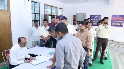जिला निर्वाचन पदाधिकारी-सह-जिलाधिकारी, पटना द्वारा आसन्न बिहार विधानसभा आम निर्वाचन, 2025 के मद्देनजर फुलवारीशरीफ प्रखण्ड परिसर अवस्थित ईवीएम-वीवीपैट वेयरहाउस में दो मई से शुरू हो रहे FLC की तैयारियों की समीक्षा की गई।