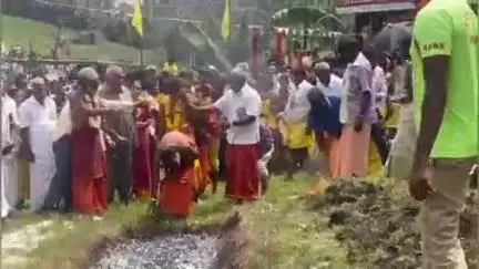 குந்தா: மஞ்சக்கம்பை மணியாடா ஹெத்தையம்மன் மற்றும் நாகராஜர் திருக்கோவிலில் பூகுண்டம் கோலாகலம்