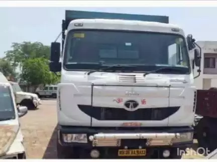 चिमूर: विनापरवाना रेतीची वाहतूक करणाऱ्या हायवा ट्रकवर चिमूर पोलिसांची धडक कारवाई