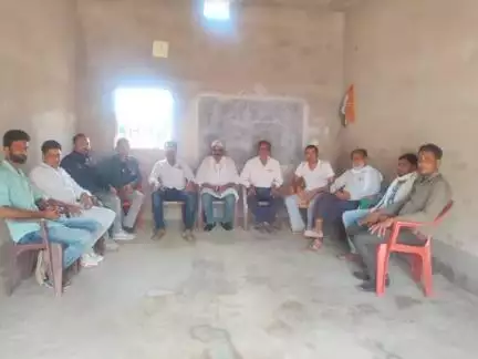 मारगोमुंडा: 6 मई को रांची में होने वाले "संविधान बचाओ रैली" कार्यक्रम को सफल बनाने हेतु कांग्रेसियों ने मार्गोमुंडा में की बैठक।