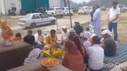 नगरोटा सूरियां: कांग्रेस के पूर्व सीपीएस नीरज भारती ने खब्बल में गौशाला का शुभारंभ किया, पंचायत प्रतिनिधि रहे मौजूद