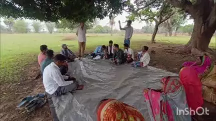 काठीकुंड: मजदूर दिवस पर काठीकुंड में झारखंड लोकतांत्रिक क्रांतिकारी मोर्चा ने मजदूरों के हक को लेकर बैठक की