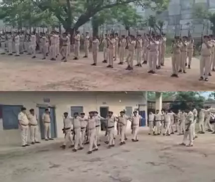 पुलिस केन्द्र बगहा में  पुलिस पदाधिकारीयों/कर्मियों में अनुशासन बनायें रखने हेतु #साप्ताहिक_परेड का आयोजन किया गया।