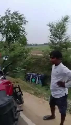 टोटो गया नहर में बार-बार बच्चे सवारी 
संग्रामपुर नगर पंचायत नहर पर संग्रामपुर गड़ी के रास्ते नहर पर 

विकास कुमार news