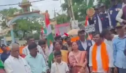 ಲಕ್ಷ್ಮೇಶ್ವರ: ಪಟ್ಟಣದಲ್ಲಿ ಬಿಜೆಪಿಯಿಂದ ತಿರಂಗಾ ಯಾತ್ರೆ, ಶಾಸಕ ಡಾ. ಚಂದ್ರು ಕೆ. ಲಮಾಣಿ ಭಾಗಿ
