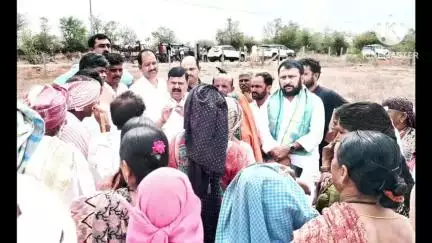 కొండమల్లేపల్లి: చెన్నారం గ్రామంలో బొడ్రాయి నాభిశీల ప్రతిష్టాపన కార్యక్రమంలో ప్రత్యేక పూజలు నిర్వహించిన ఎమ్మెల్యే బాలు నాయక్