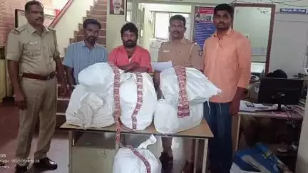 பேரூர்: தொண்டாமுத்தூர் பகுதியில் குட்கா, புகையிலை பொருட்களை விற்பனை செய்த இருவர் கைது, தப்பியோடிய பெண்ணை தேடும் போலீசார்