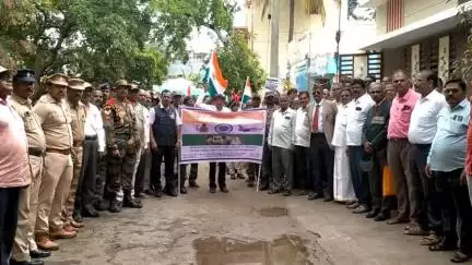 நல்லம்பள்ளி: பழைய கோட்டர்ஸ் முன்னாள் ராணுவ வீரர்கள் அலுவலகம் இருந்து முன்னாள் ராணுவ வீரர்கள் அமைதி ஊர்வலம்