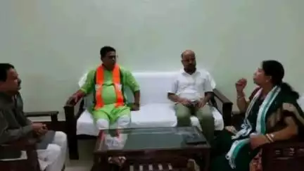 কাঞ্চনপুর: কাঞ্চনপুর ডাক বাংলোতে একাধিক বিষয়ে আলোচনায় মিলিত হন কাঞ্চনপুরের মন্ডল সভাপতি কাজল দাস ও অপর্না নাথের সাথে