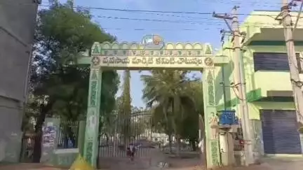 చౌటుప్పల్: ఆసాంఘిక కార్యకలాపాలకు, మందుబాబులకు అడ్డాగా మారిన చౌటుప్పల్ వ్యవసాయ మార్కెట్ యార్డ్ #localissue