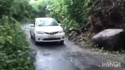 കനത്ത മഴയിൽ അട്ടപ്പാടി ചുരത്തിൽ മണ്ണിടിഞ്ഞു, ഗതാഗതം ഭാഗികമായി തടസപ്പെട്ടു