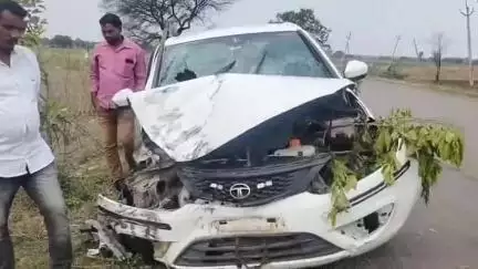టేక్మల్: టేక్మాల్ మండలం కాదులూరు గ్రామ శివారులో  కారు- ట్రాక్టర్ ఢీ, పలువురికి గాయాలు
