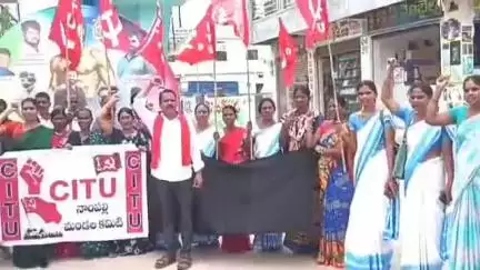 నాంపల్లి: మండల కేంద్రంలో కేంద్ర ప్రభుత్వ వైఖరికి నిరసనగా సిఐటియు ఆధ్వర్యంలో భారీ ర్యాలీ, అంబేద్కర్ చౌరస్తాలో నిరసన వ్యక్తం