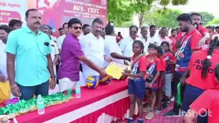 ஆற்காடு: ஆற்காட்டில் கோடைகால வாலிபால் பயிற்சி நிறைவு- வீரர் ,வீராங்கனைகளுக்கு பாராட்டு சான்றிதழ் வழங்கப்பட்டது