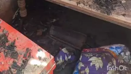 गारू: मायापुर पंचायत क्षेत्र में एक घर में आग लगने से घर में रखी सारी संपत्ति जलकर खाक