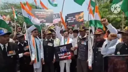 परतूर: शहरात आमदार लोणीकर यांच्या उपस्थितीत भारतीय सैन्य दलाच्या सन्मानात तिरंगा रॅली