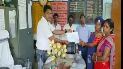 चाकुलिया: लोधा सोली उत्क्रमित उच्च विद्यालय में प्रतियोगिता की विजई से रसोइयों को सम्मानित किया गया