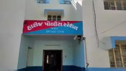 હારીજ: દુનાવાડા નજીક બાઈક પર જતાં પરિવારને કારે ટક્કર મારતા સાસુનું મોત, પતિ-પત્નીને ઈજા