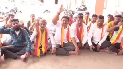 ಚಿಕ್ಕೋಡಿ: ಶಿರಗಾಂವ ಗ್ರಾ.ಪಂ ಭ್ರಷ್ಟಾಚಾರ ಖಂಡಿಸಿ ಚಿಕ್ಕೋಡಿ ತಾಲ್ಲೂಕು ಪಂಚಾಯತ್ ಮುಂದೆ ಕರವೇ ಪ್ರತಿಭಟನೆ