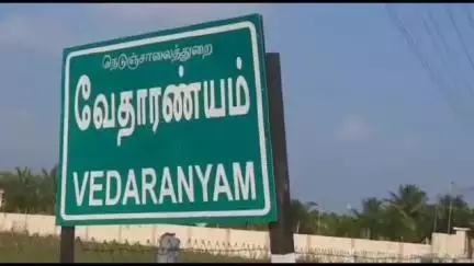 வேதாரண்யம்: கோவில்பத்து தானியக்கிடங்கு முன்பு பல்வேறு கோரிக்கைகளை வலியுறுத்தி லாரி உரிமையாளர் நலச் சங்கத்தினர் கண்டன ஆர்ப்பாட்டம்