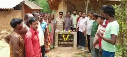 बहरागोड़ा: मानुष्यमुडिया में विधायक निधि से सड़क निर्माण कार्य शुरू