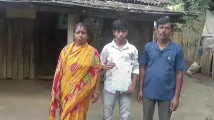 তুফানগঞ্জ ২: প্রথম খন্ড বাঁশরাজা এলাকায় হত দরিদ্র দিনমজুরের ছেলে মাধ্যমিকে প্রাপ্ত নম্বর ৬৫৭,আগামীতে দেশ সেবার কাজে যুক্ত হতে চায়