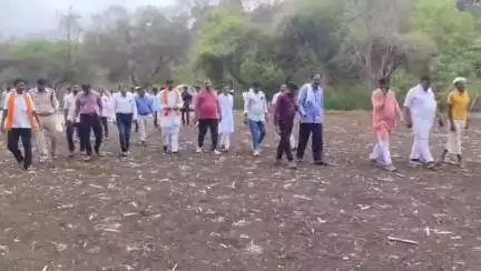 निवाली: गुमडिया बुजुर्ग में विधायक बरडे ने अधिकारियों के साथ कथा स्थल का किया निरीक्षण