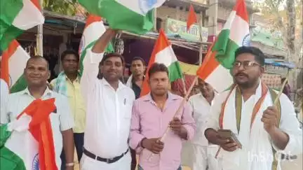 बांके बाज़ार: तिरंगा यात्रा निकालकर जवानों को दी गई श्रद्धांजलि