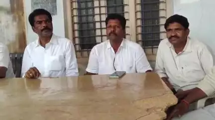 రామారెడ్డి: రామారెడ్డి మండలానికి చెందిన గంగమ్మ వాగు బ్రిడ్జి నిర్మాణ పనులు త్వరగా తెలిపిన రామారెడ్డి మాజీ ఎంపీపీ దశరథ్ రెడ్డి