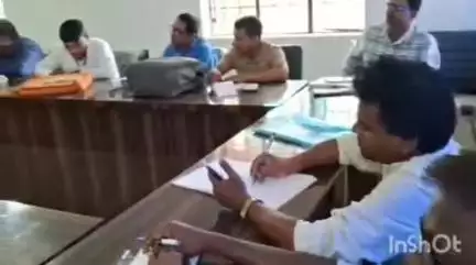 हसनपुर: हसनपुर प्रखंड मनरेगा कार्यालय में पीओ ने की बैठक, खेल मैदान निर्माण पर रहा ज़ोर