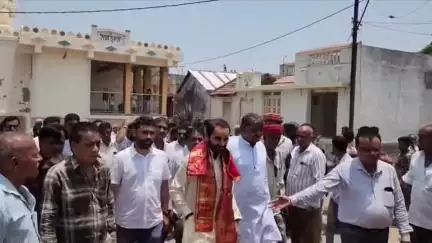 માળીયા: ગુજરાત પ્રદેશ કોંગ્રેસ પ્રમુખ શક્તિસિંહ ગોહિલ મોરબી જીલ્લાની મુલાકાતે, માળીયાના ગ્રામ્ય વિસ્તારોની મુલાકાત લીધી...