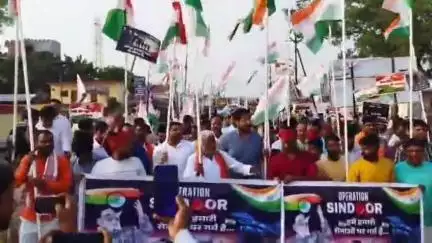 रुधौली: जिला पंचायत अध्यक्ष संजय चौधरी के नेतृत्व में बखिरा से भानपुर चौराहे तक निकाली गई भारत शौर्य तिरंगा यात्रा