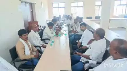कलेर: कलेर प्रखंड सभागार में पंचायत प्रतिनिधियों ने भ्रष्टाचार के खिलाफ बैठक कर जताया विरोध
