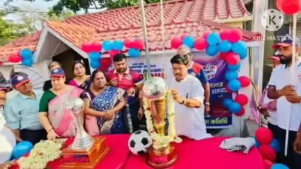 বিষ্ণুপুর ১: ডায়মন্ড হারবার এফসি আই লিগ ২ ডিভিশন চ্যাম্পিয়ন আজ বিষ্ণুপুর এক নম্বর ব্লকে সুদৃশ্য ট্রফি নিয়ে বিজয় উল্লাস করা হয়
