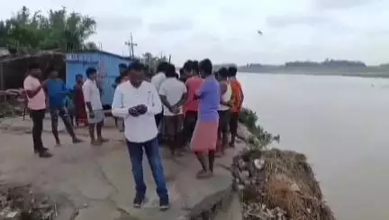टेढ़ागाछ: रेतुआ नदी के कहर से कांप रहा पुराना टेढ़ागाछ, ग्रामीणों ने प्रशासन से लगाई बचाव की गुहार #jansamasya