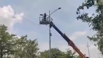 మనోహరాబాద్: తూప్రాన్ పట్టణంలో విద్యుత్ దీపాలకు మరమ్మతులు : మున్సిపల్ కమిషనర్ పాతూరి గణేష్ రెడ్డి