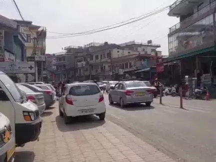 निहरी: जयदेवी में पति के साथ बाइक पर सवार महिला सड़क पर गिरने से गंभीर रूप से घायल, AIMS बिलासपुर में उपचाराधीन