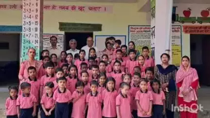 ढटवाल: सोहारी स्कूल की मुख्य शिक्षिका राजकुमारी ने विद्यार्थियों को बांटी निशुल्क वर्दियां