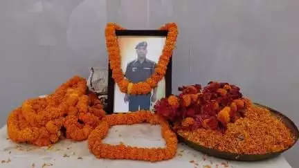 बिंद: उत्तरथु गांव में शहीद सिकंदर राउत के घर पहुंचे केंद्रीय मंत्री चिराग पासवान, परिजनों को दी सांत्वना