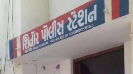 શિનોર: સિનોર પોલીસે માંડવા ગામે કેળના ખેતરમાંથી બિનવારસી બોલેરો ગાડીમાંથી વિદેશી દારૂ ઝડપી પાડ્યો