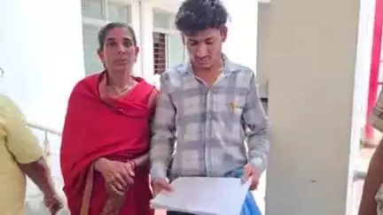 प्रभात पट्टन: खानदानी मकान तोड़कर नया बनाने पर पड़ोसी ने जताई आपत्ति, पीड़ित ने जनसुनवाई में दिया आवेदन, गोधनी गांव का मामला