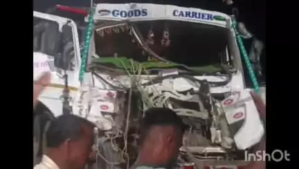 गांगड़तलाई: मोनाडूंगर के पास दो ट्रकों की टक्कर में चालक के दोनों पैर टूट गए