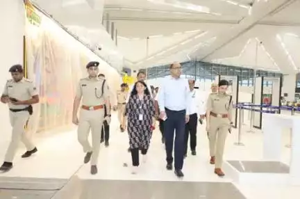 जिलाधिकारी, पटना द्वारा संबंधित पदाधिकारियों के साथ पटना एयरपोर्ट के नए टर्मिनल भवन का निरीक्षण किया गया तथा इसके संचालन के संदर्भ में यातायात एवं सुरक्षा व्यवस्था से संबंधित विभिन्न पहलुओं पर विमर्श किया गया।