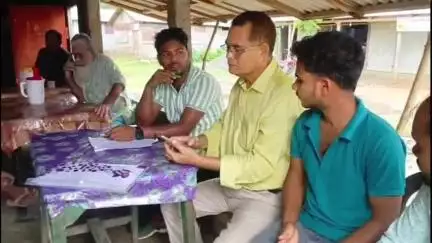 লক্ষীপুৰ: খৰমুজা ৰাজহ গাওঁৰ দুই নং ঘাট বজাৰত এগ্ৰি ষ্টেগ আঁচনিৰ অধীনত কৃষকৰ নাম পঞ্জীয়ন শিবিৰত জিলা মহকুমা কৃষি বিষয়াৰ অংশগ্ৰহণ