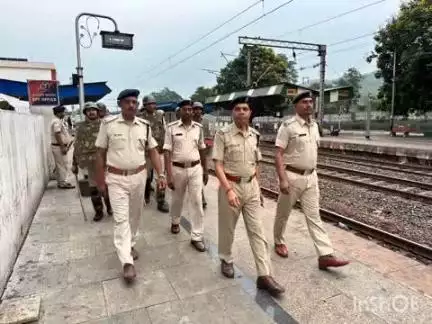 चांडिल: आरपीएफ-जीआरपी टीम ने दंगा ड्रिल उपकरणों के साथ किया वर्चस्व अभ्यास