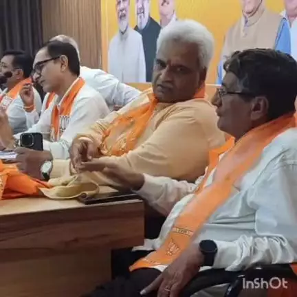 ઘાટલોડિયા: Pm મોદીના કાર્યક્રમને લઈ કાનનપુર કાર્યાલય ખાતે મળી બેઠક