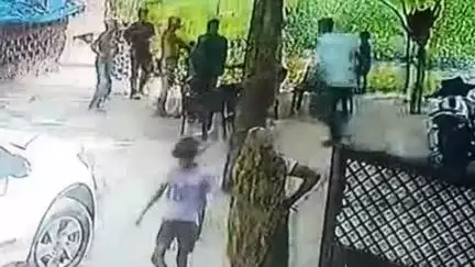 हंडिया: रानीयाडीह में आउटसोर्स नौकरी के मामले को लेकर व्यक्ति के साथ विवाद, तमंचा दिखाकर धमकाने का आरोप