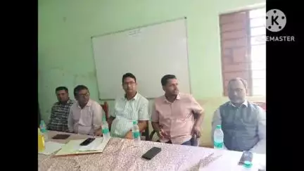खोदावंदपुर: किसानों तक योजनाओं का लाभ पहुंचाएं: ई-किसान भवन में बीस सूत्री समिति के अध्यक्ष मनीष ने की बैठक